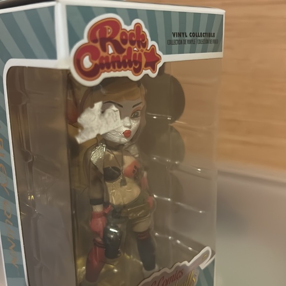 Rock Candy DC Bombshells Harley Quinn Vinyl Figure - Picture 6 of 7